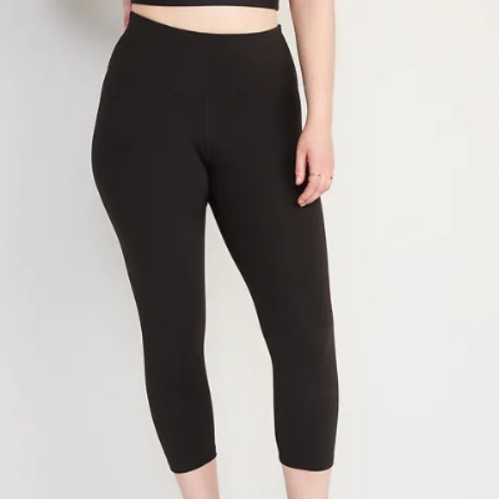 UEC Old Navy Black Capri Leggings, Size M